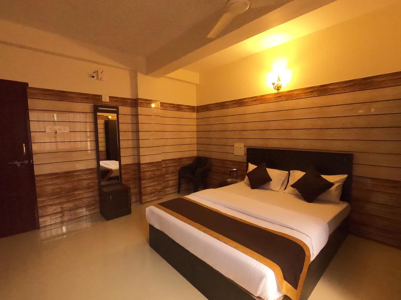 Deluxe room at Yamuna Vihar Tourist Home in Kollur Karnataka